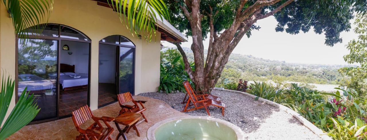 Lagunavista Villas Carate 外观 照片