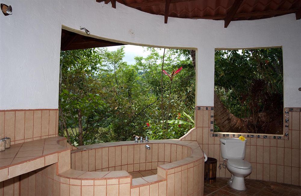 Lagunavista Villas Carate 外观 照片