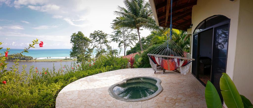 Lagunavista Villas Carate 外观 照片