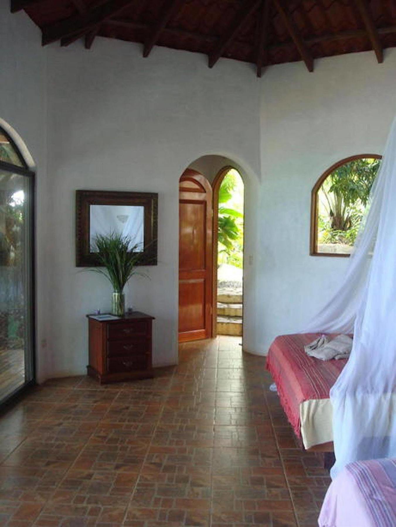 Lagunavista Villas Carate 外观 照片