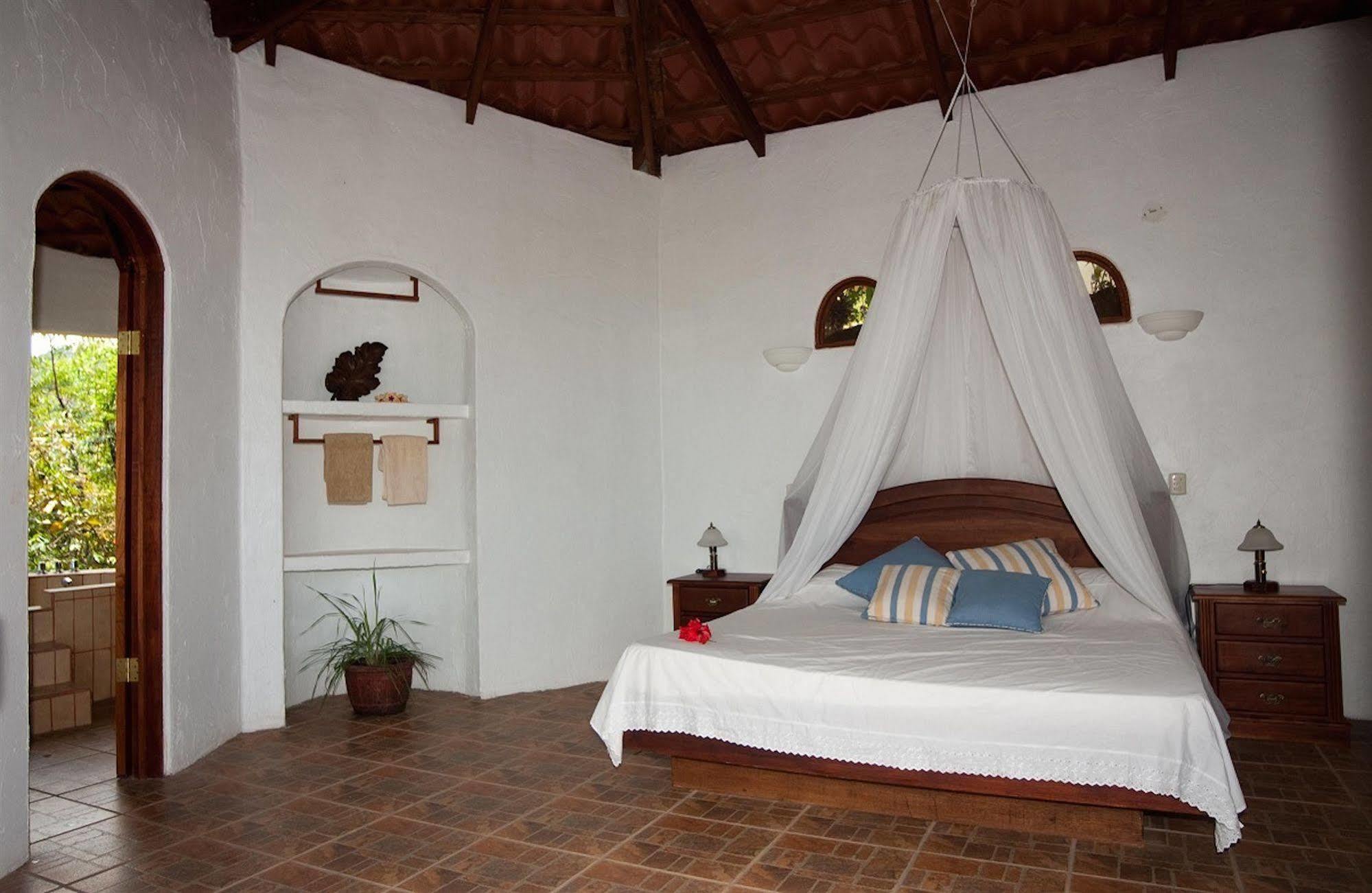 Lagunavista Villas Carate 外观 照片