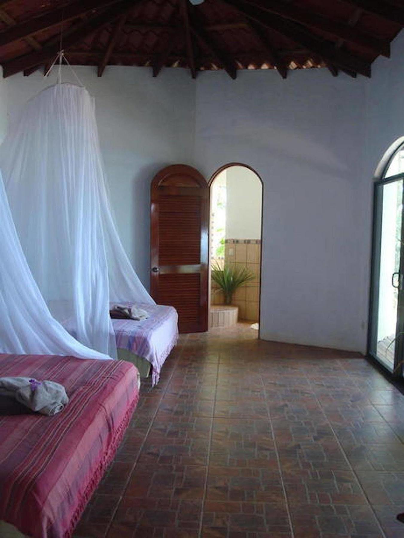 Lagunavista Villas Carate 外观 照片